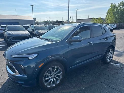 Used 2024 Buick Encore GX Avenir w/ Avenir Convenience Package FWD image 5