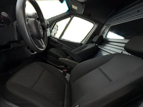 Used 2021 Mercedes-Benz Sprinter 2500 image 12