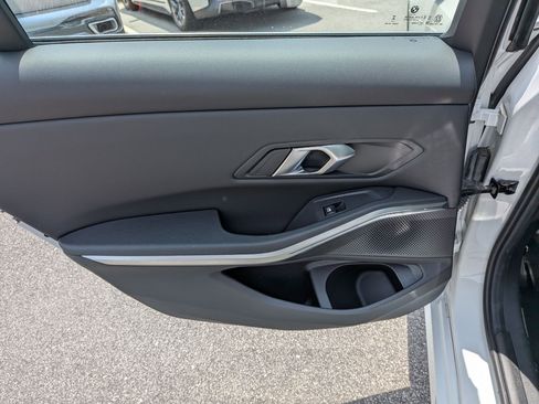 Used 2025 BMW 330i Sedan w/ Convenience Package RWD image 28