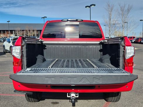 Used 2020 Nissan Titan SV w/ SV Convenience Package image 14