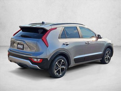 Used 2025 Kia Niro LX FWD image 3
