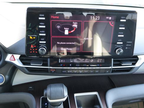 Used 2024 Toyota Sienna XLE image 22