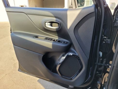 New 2023 Jeep Renegade Altitude image 18