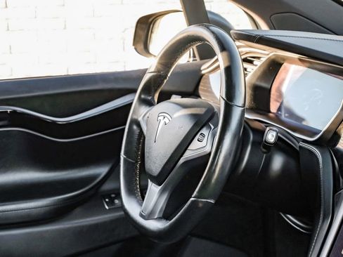 Used 2018 Tesla Model X 75D image 14