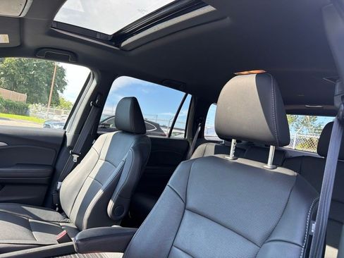 Used 2023 Honda Passport EX-L image 10