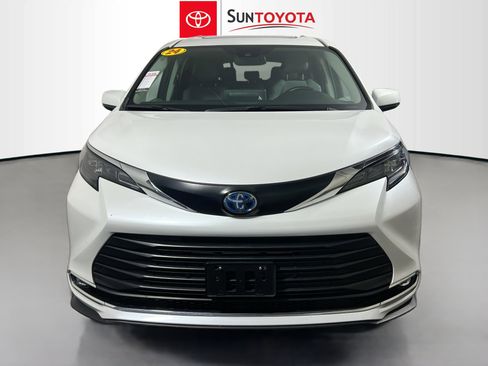 Used 2024 Toyota Sienna XLE FWD image 10