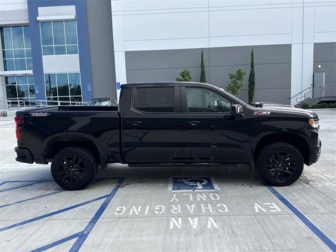 Used 2022 Chevrolet Silverado 1500 LT Trail Boss w/ Convenience Package II image 2