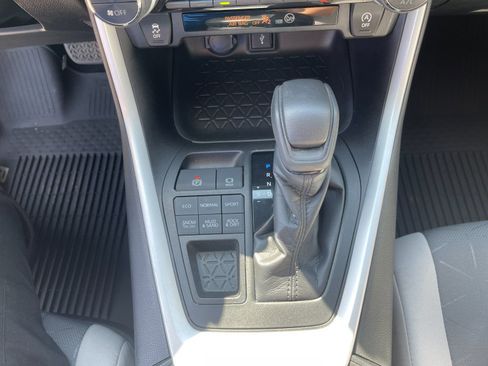 Used 2021 Toyota RAV4 XLE AWD/4WD image 23