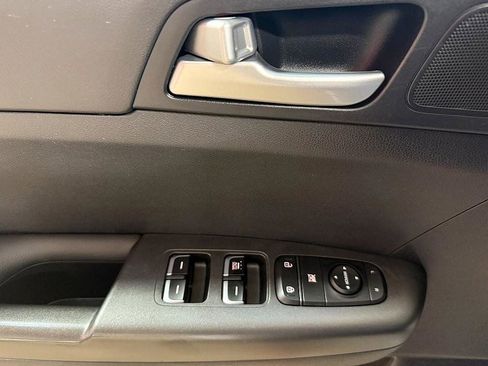 Used 2020 Kia Sportage LX image 20