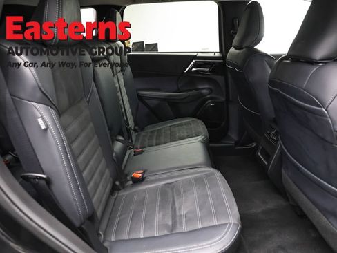 Used 2025 Mitsubishi Outlander SE AWD/4WD image 23