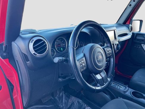 Used 2015 Jeep Wrangler Unlimited Sahara w/ Dual Top Group AWD/4WD image 9