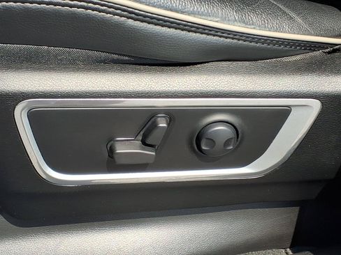 Used 2023 RAM 1500 Laramie AWD/4WD image 17