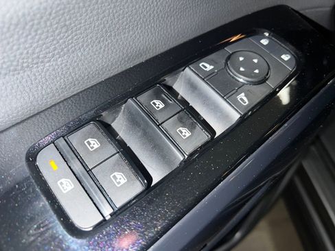 Used 2022 Nissan Pathfinder SV image 14