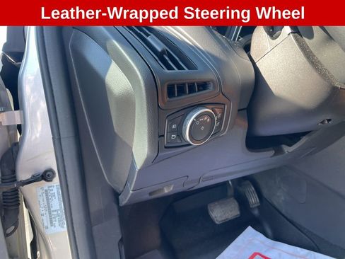 Used 2015 Ford Focus SE w/ SE Sport Package image 20