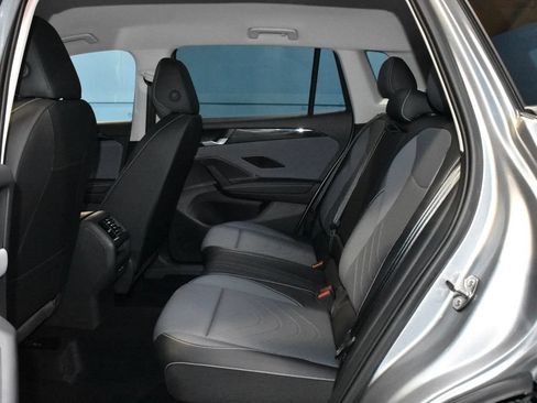 Used 2025 Volkswagen Tiguan SE AWD/4WD image 19