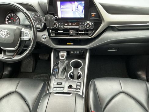 Used 2023 Toyota Highlander XLE AWD/4WD image 20