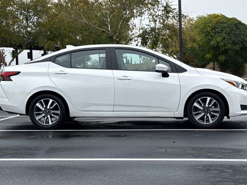 Used 2023 Nissan Versa SV image 8