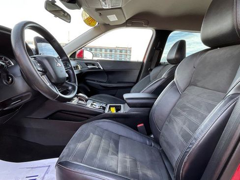 Used 2022 Mitsubishi Outlander SE image 24