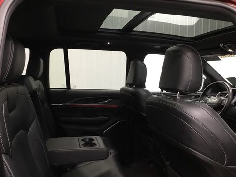 Used 2022 Jeep Grand Cherokee Overland image 39