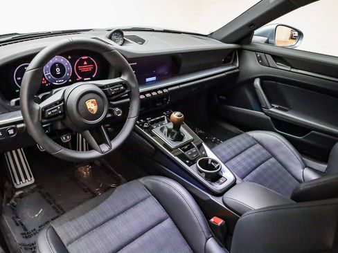 Used 2025 Porsche 911 Carrera T image 4