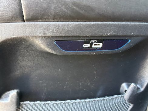 Used 2023 Chrysler Pacifica Touring-L FWD image 15