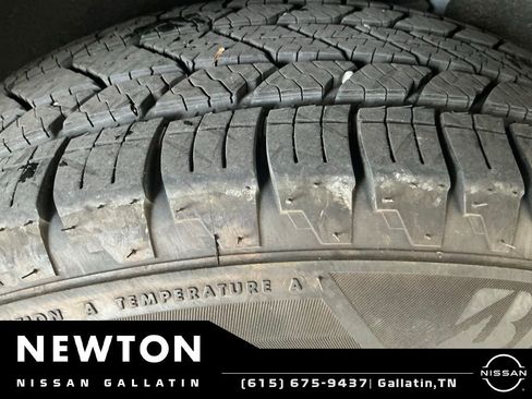 Used 2020 Chevrolet Equinox LT FWD image 10