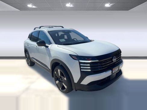 New 2026 Nissan Kicks SR w/ Cold Weather Package image 7