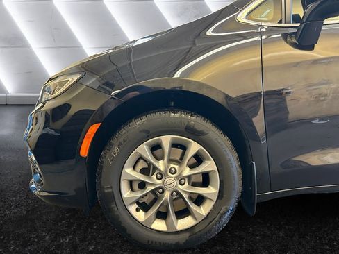 New 2026 Chrysler Pacifica Select image 13