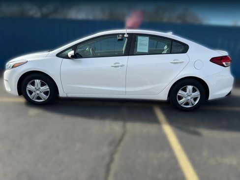 Used 2017 Kia Forte LX w/ LX Popular Package image 4