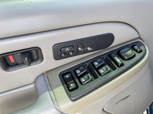 Used 2006 Chevrolet Silverado 2500 LT w/ Onstar Plus Package AWD/4WD image 20