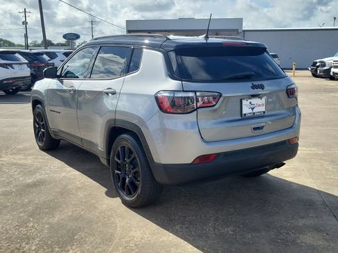 Used 2022 Jeep Compass Latitude w/ Convenience Group FWD image 4