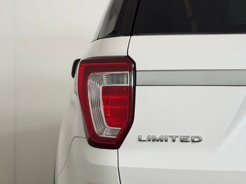 Used 2019 Ford Explorer Limited w/ Ford Safe & Smart Package FWD image 29