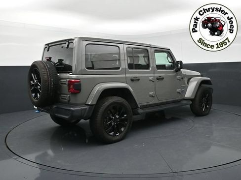 Used 2022 Jeep Wrangler Unlimited Sahara w/ Cold Weather Group AWD/4WD image 2