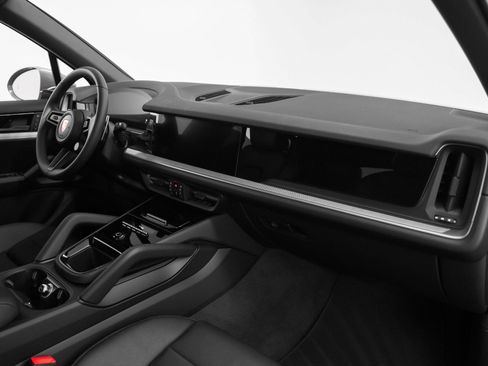Used 2026 Porsche Cayenne AWD/4WD image 22