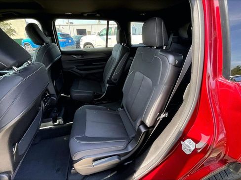 Used 2024 Jeep Grand Cherokee L Laredo w/ Luxury Tech Group I image 23