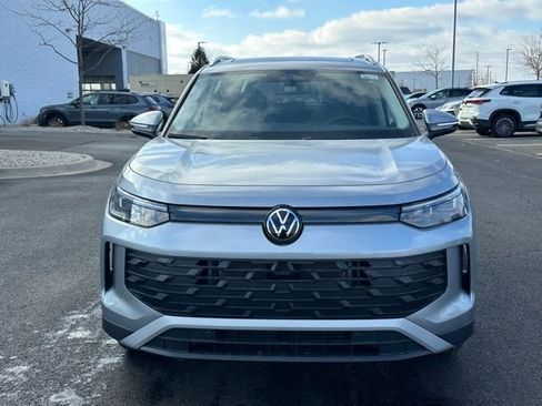 New 2026 Volkswagen Tiguan SE image 2