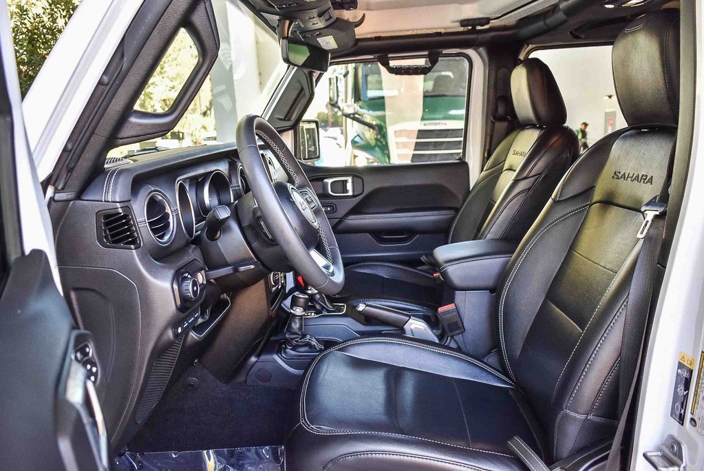 Used 2023 Jeep Wrangler Unlimited Sahara AWD/4WD image 15