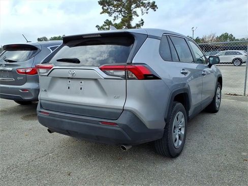 Used 2022 Toyota RAV4 LE image 2