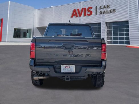 Used 2025 Toyota Tacoma TRD Off-Road image 5