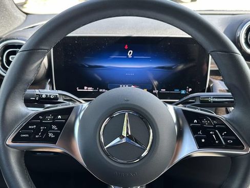 Used 2025 Mercedes-Benz GLC 300 4MATIC image 23