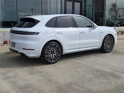 New 2025 Porsche Cayenne Turbo image 7