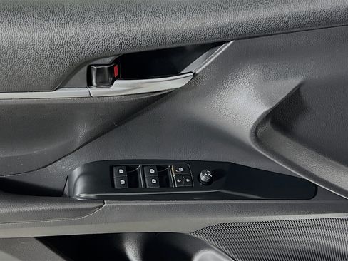 Used 2019 Toyota Camry SE FWD image 17