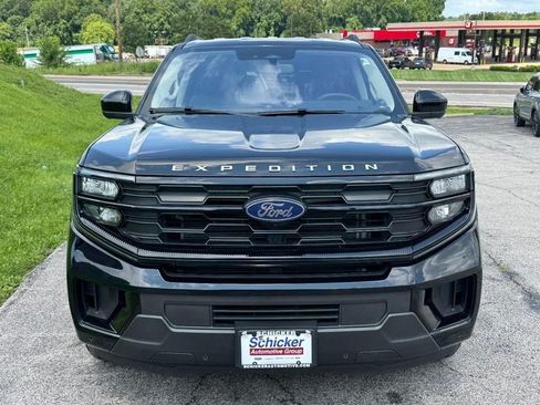 Used 2025 Ford Expedition Max Active AWD/4WD image 9