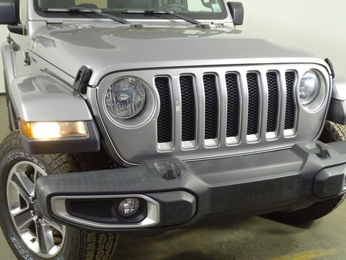 Used 2018 Jeep Wrangler Unlimited Sahara w/ Safety Group image 44