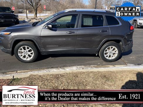 Used 2017 Jeep Cherokee Latitude w/ Cold Weather Group image 17