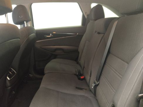 Used 2017 Kia Sorento AWD image 18