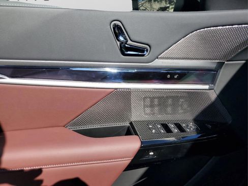 Used 2025 BMW 750e xDrive image 17