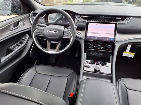 New 2025 Jeep Grand Cherokee Limited w/ Black Appearance Package image 4