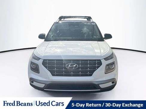 Used 2023 Hyundai Venue Limited image 1