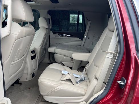 Used 2017 Cadillac Escalade Luxury AWD/4WD image 13